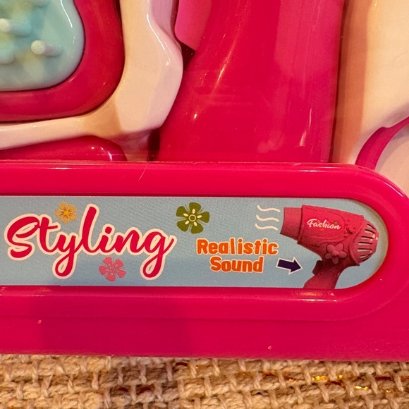 Pretend Salon Beauty Shop: Hair Dryer w/ Sounds & Air Flow & Flat Iron & MORE - Picture 4 of 6